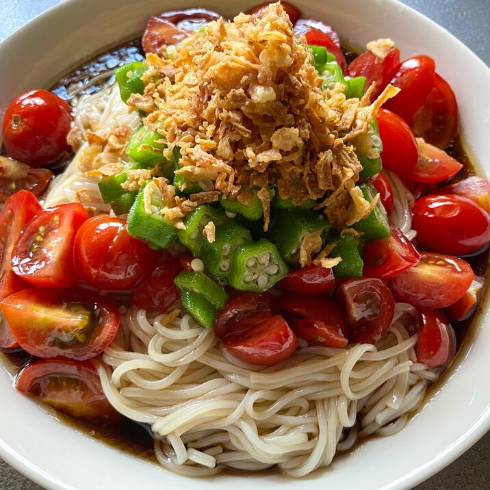 カリカリ食感がたまらない☆ミニトマトとオクラの素麺